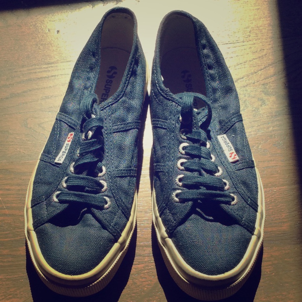 Navy blue Superga’s (cotu classic)
